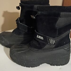Boys Size 6 Black Snowboots